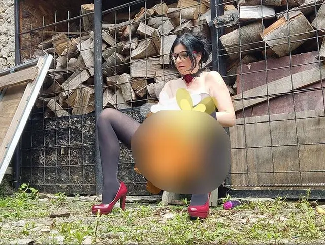 Reife Schlampenmutter lebt ihr Leben so gut es geht! Orgasmus und Natursekt