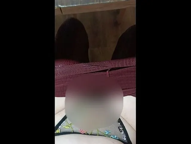 Privatdreh der Freundin angeschaut und zack, rinnt der Saft ins Höschen!