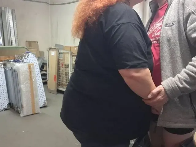 Kurzer Doggy-Fick in der Werkstatt (13)