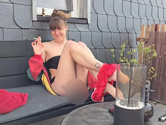 UNCUT - Public Balkon Squirt mit Zuschauern !!