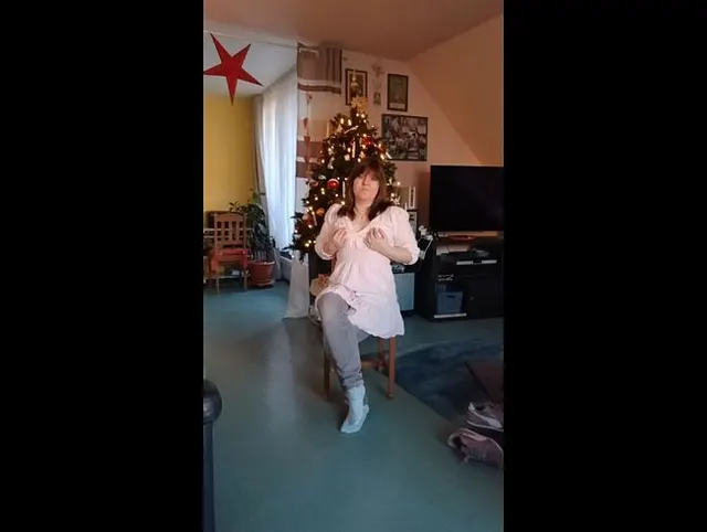 Selbstfick vor dem Weihnachtbaum