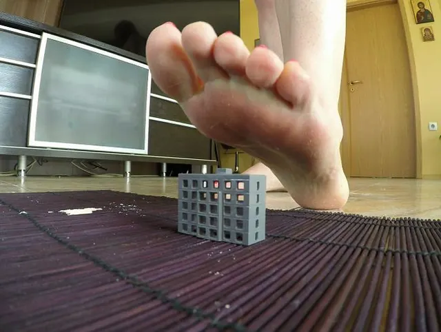 Alien Giantess Cunt und Pee Massaker Teil 1