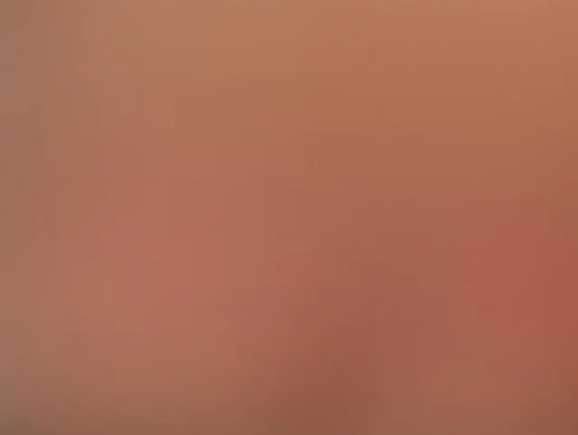 Möchtest du die horizontale Muschi ganz nah sehen? LOL