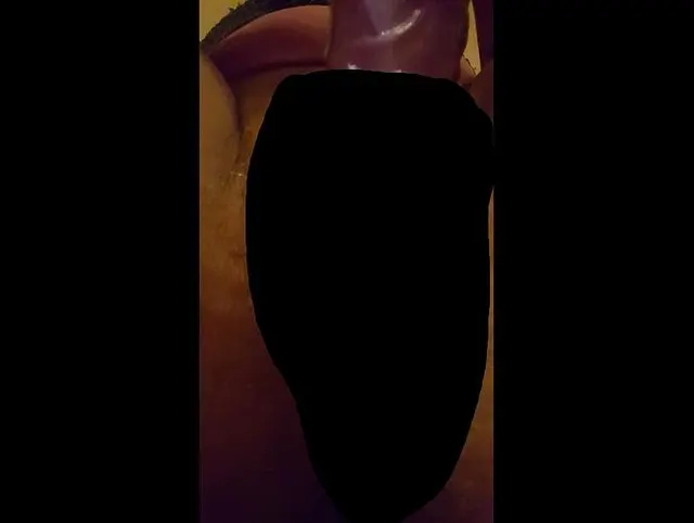 Riesen Vibrator ganz tief drin feuchte Pussy