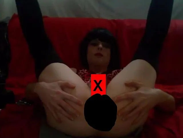 Lila Webcam – 28 x 5cm Black Dildo bis zum im Arsch !!!