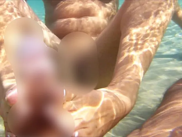Unterwasser Footjob! Mein erstes Mal