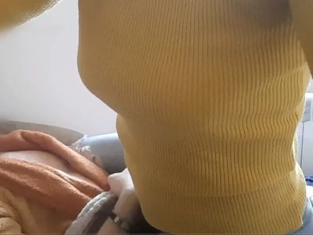 Der Blowjob endete mit dem Essen von Sperma. Freund füttert die Frau seines Chefs