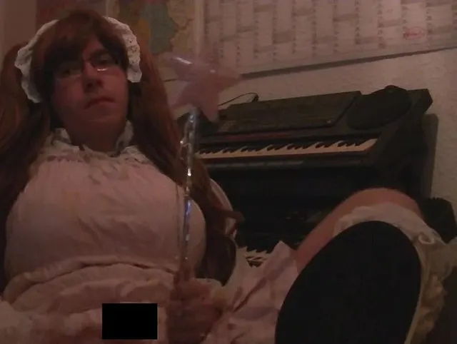 Süßes Gothic Mädchen wichst zu Hentai