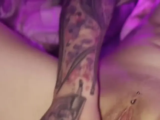 Dildo Action und Plötzlich hatte ich seinen Finger im Arsch und seinen Schwanz im Mund ?