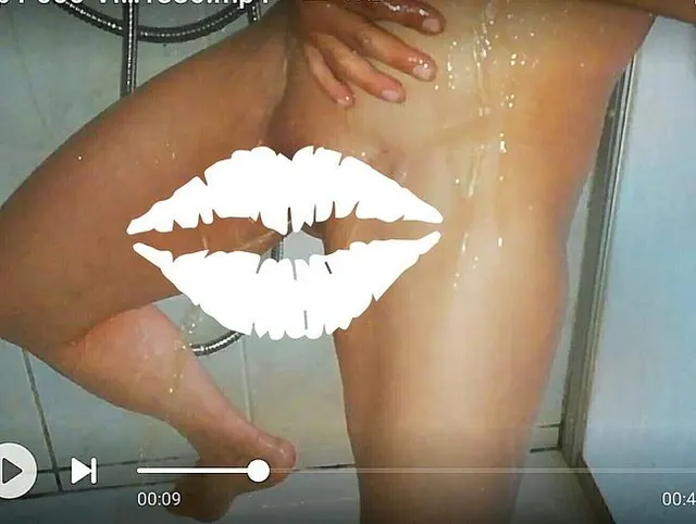 Kaum am Duschen schon am Pissen.