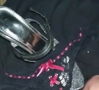 Mein Mann war geil und hat auf meine Unterwäsche und den high Heels gespritzt