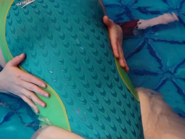 Pool Fick mit zwei Dildos