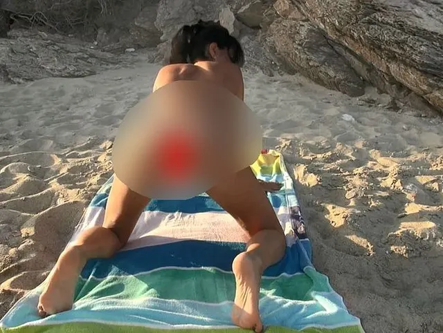 Beach fuck! Fremd-Schwanz fickt mich und spritzt in meinen Mund