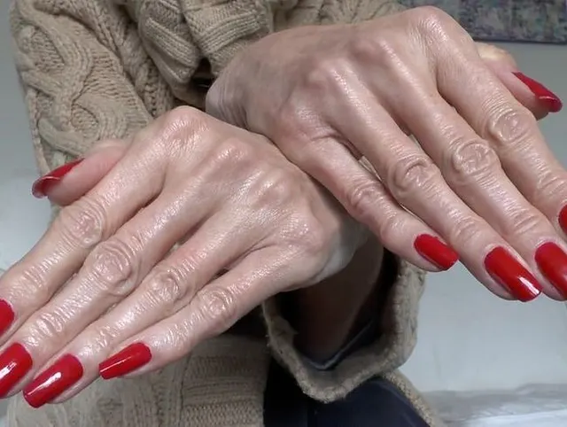 Fühle meinen Fingernagel auf Deiner Brust, Kratzen, Lady Victoria