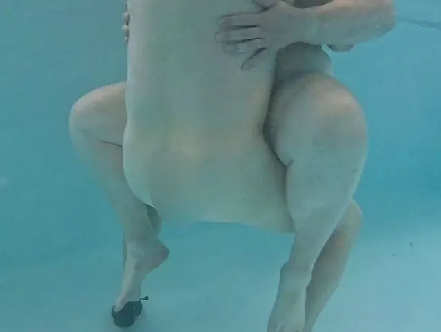 Ficken und Spaß im Pool...