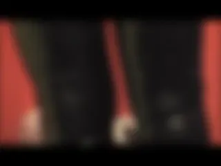 Ich stehe mit meiner heissen angewichsten Glanz Leggin vor dem Looser und naja...............