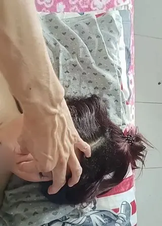 riesiger Schwanz verschlingt meine Kehle