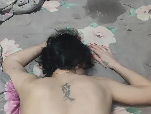 Anal Sex mit Sperma auf Rücken