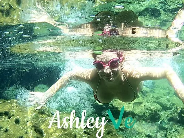 Natürlicher Pool Blowjob - Ashley Ve