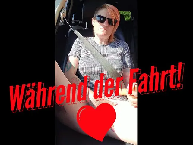 Dildo während der Autofahrt