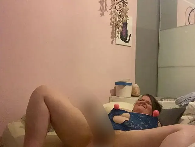 Heftiger Orgasmus im neuen Body - Stabvibrator im Härtetest!