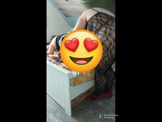 Sissy gefesselt und ausgepeitscht