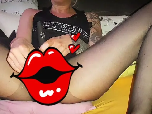 Miss Wet in Gedanken im Schwanzparadies - Schau wie sie ausläuft und schmatzt