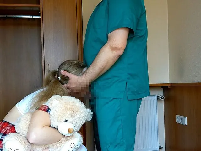 18jähriges Schulmädchen - Ihr erstes Deepthroat - Teil 2