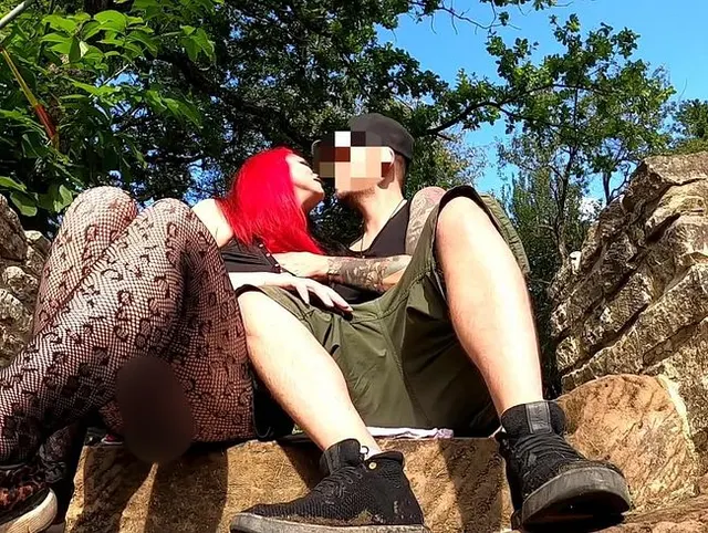 Outdoor quicky in der perspektive eines Cuckold