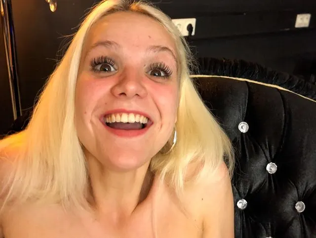 Der erste Squirt in meinem Leben! Ich wusste nicht dass meine Muschi sowas kann!!!
