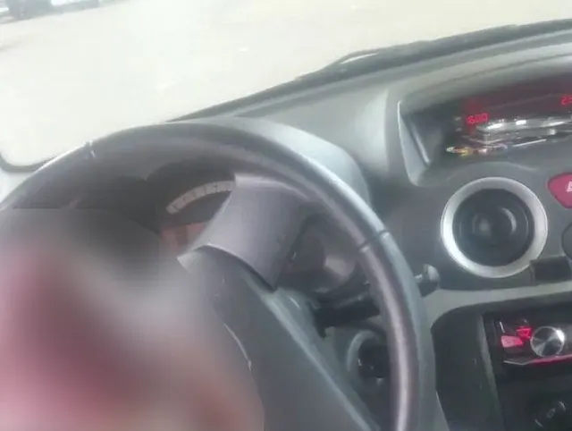 Abspritzen im Auto