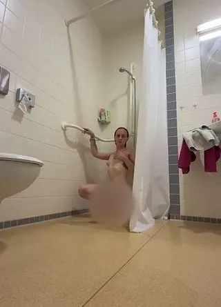 Heißes Video unter der Dusche ??