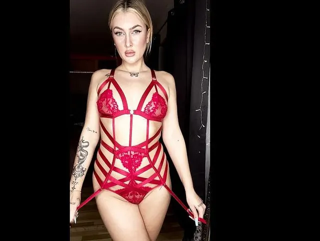 Vorschau aus Feste Titten: Für dich lasse ich auch mein heisses Outfit fallen