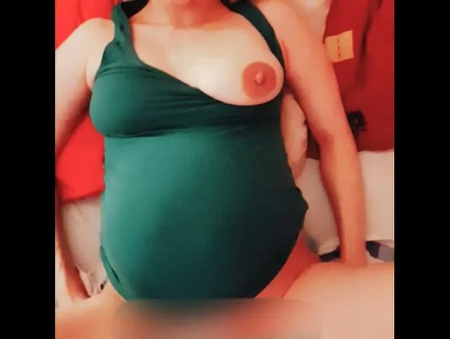 Kurzer Einblick meiner Schwangerschafts Muschi plus Brust