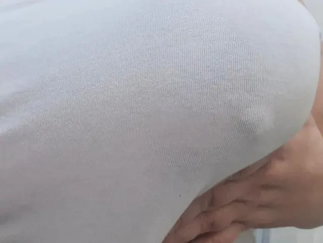 Was steckt unter dem Shirt??