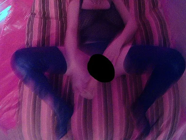Dicker Dildo bringt mich zum schreien !