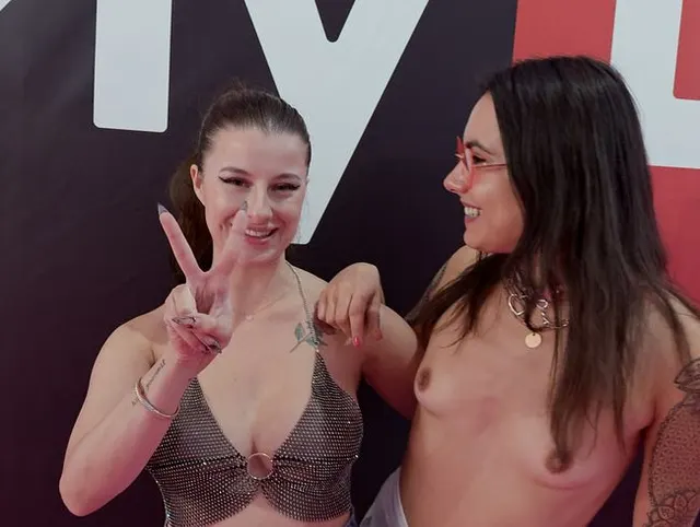 UNCUT! GRUPPENSEX-VIDEO von der VENUS 2025 – PRIVATER SEX mit MIA MINOU & 2 FETTEN SCHWÄNZEN!