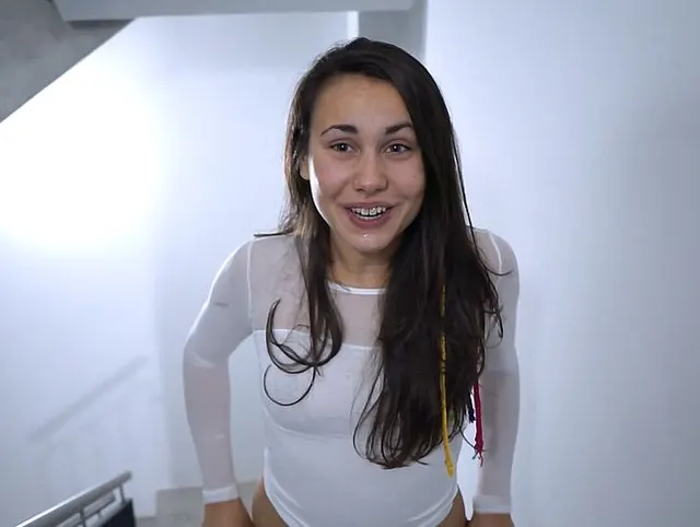 Was für ein geiler Publik-Fick mit dem Nachbarn. Ich versaue seine ganze Jeans mit dem Squirt!