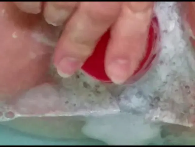 Mit meinem großen Dildo in der Wanne
