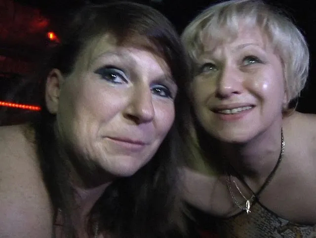 Schlammschieben im Swingerclub