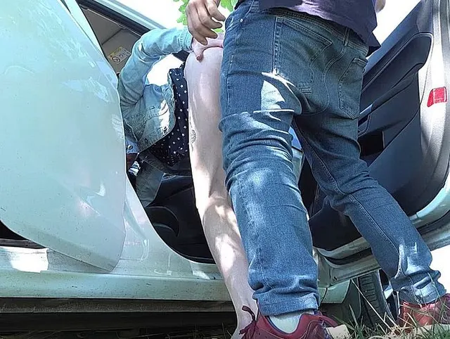 PROFESSIONELLE ABHOLUNG - (TEIL 3) - IN DEN ARSCH GEFICKT NETTES JUGENDLICH IM FREIEN (ANAL GAPE)