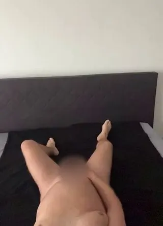 Meine warme Pisse über meinen ganzen Body