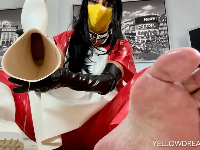 In PVC und Gummistiefeln schön geschwitzt und geil abgegangen