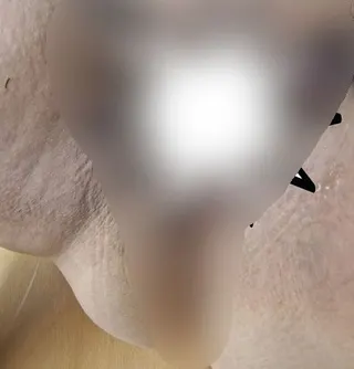 Fingere mich zum Orgasmus auf dem Besprechungstisch
