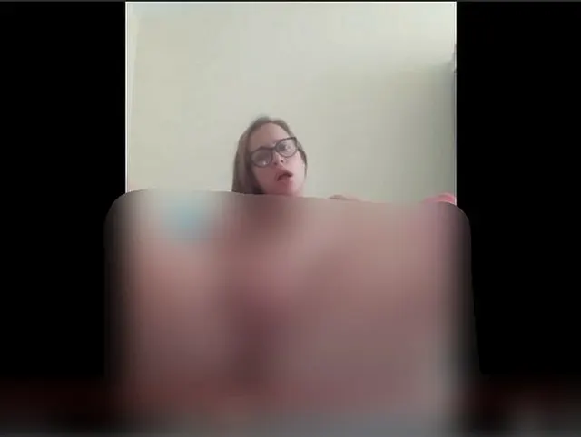 *AarinaFlowers* Probiere gleichzeitig zwei Dildos in meiner Vagina aus,