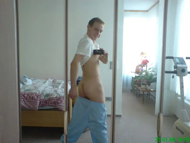 Sex im Krankenhaus im Dienstzimmer mit meinem Freund 1 von 2