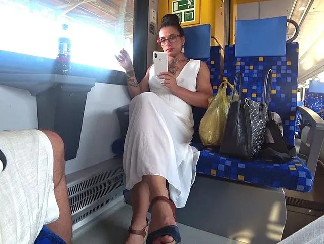 OHNE HOSE IM ZUG - PUBLIC COCK TEASE POV