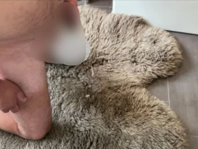 Geil mal wieder den Schwanz mit der Massagezange abgemolken