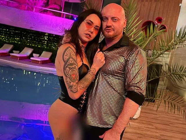 MEGA PREMIERE! LIVE-SEXSHOWS im NACHTCLUB in der SCHWEIZ! 100 % echte & private Einblicke!