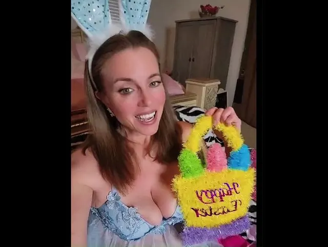 Sexy Bunny Nikkis Oster-Tease
